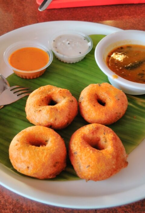sambhar vada with chutney