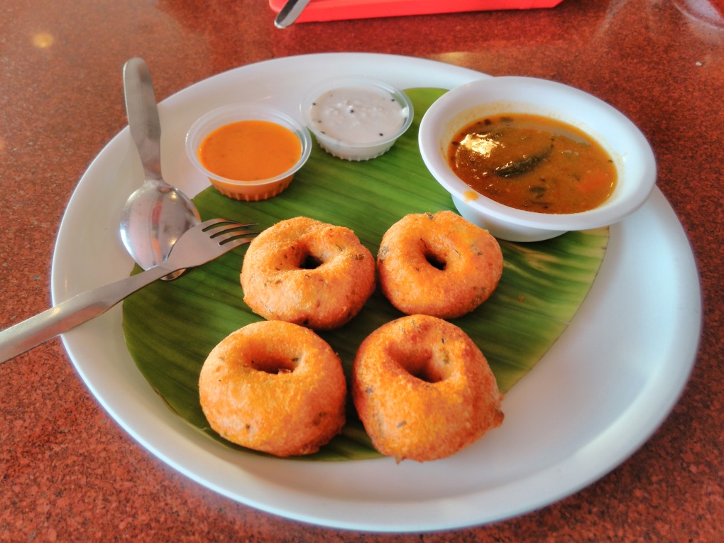 sambhar vada with chutney
